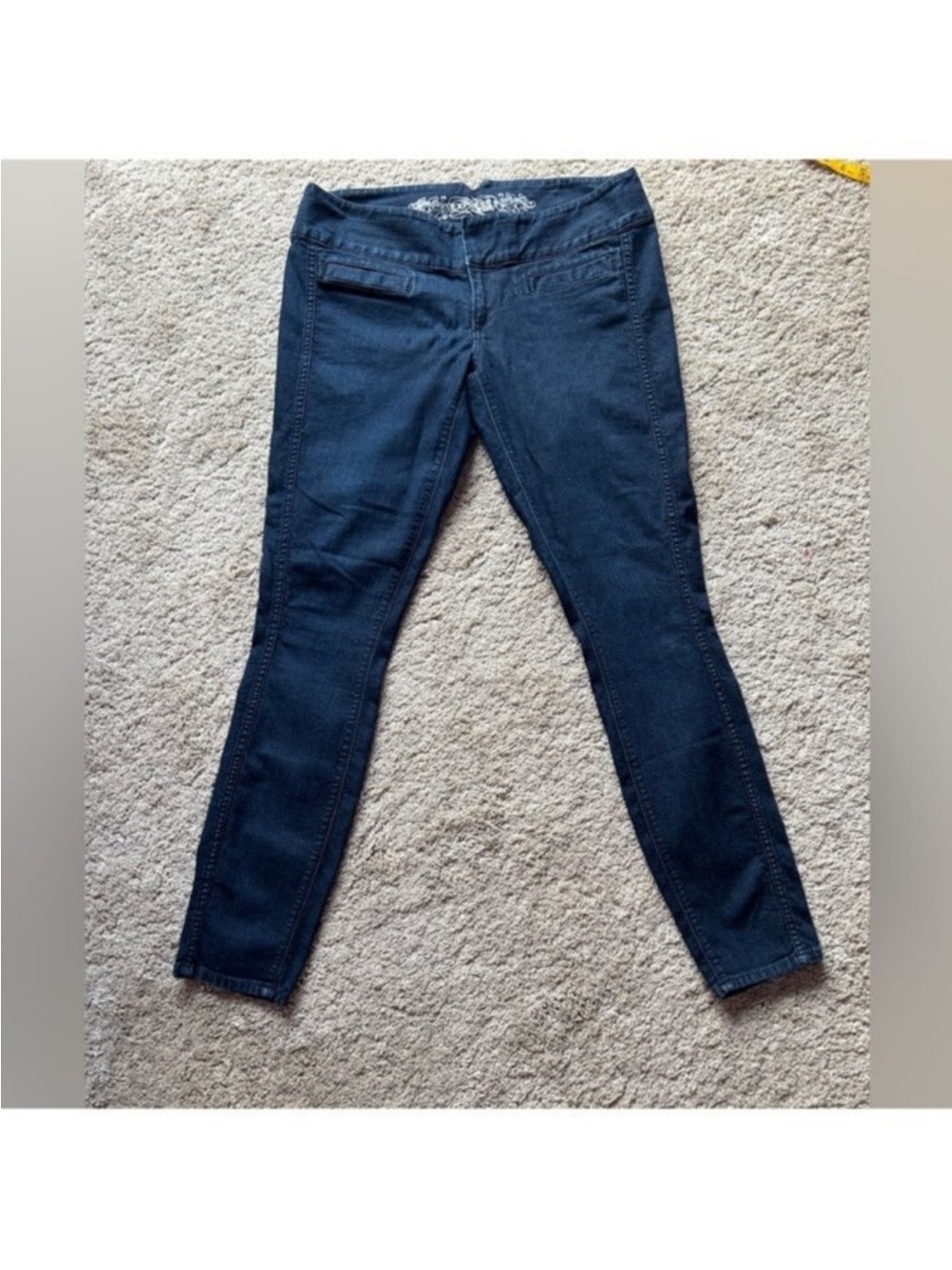 Women’s Dark Wash Capri Jeans